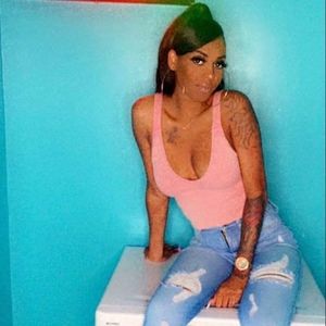 Meet your Posher, Aveal